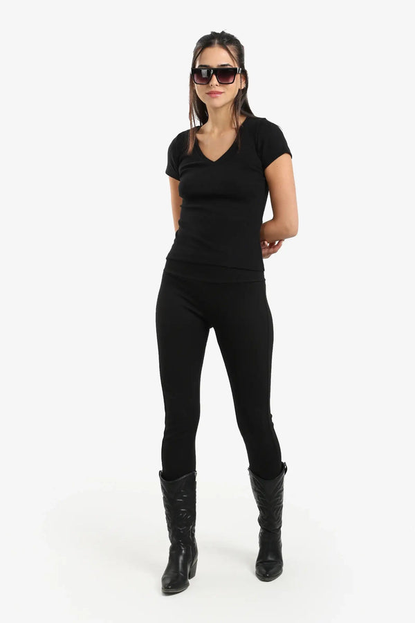 Fitted blouse with a V-neck