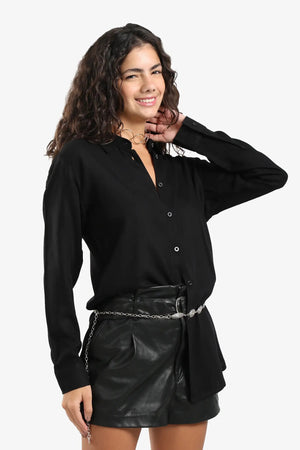 قميص أساسي ذو حافة مستديرة