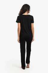 طقم بيجامة بحواف دانتيل