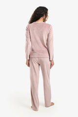 v طقم بيجامة برقبة على شكل حرف