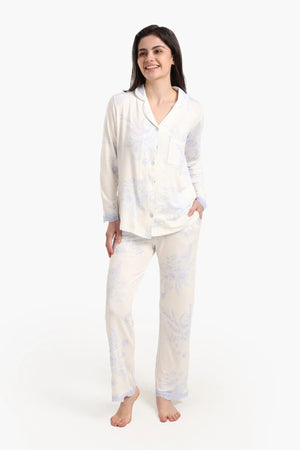 Long-sleeved pajamas with a floral print