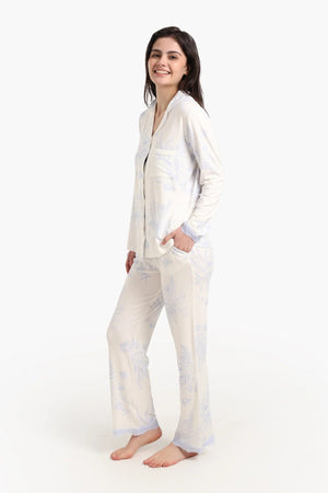 Long-sleeved pajamas with a floral print