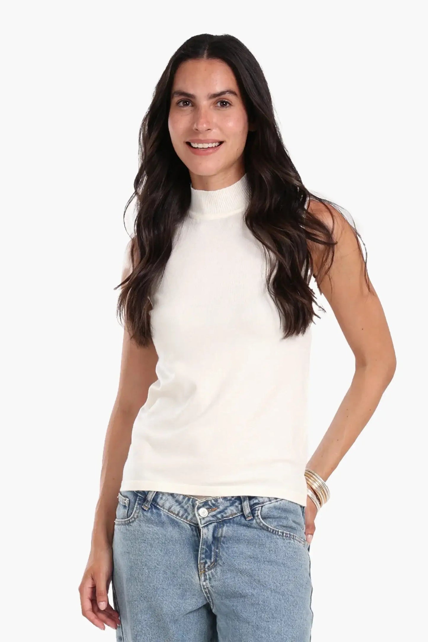 بلوفر بدون أكمام ورقبة عالية