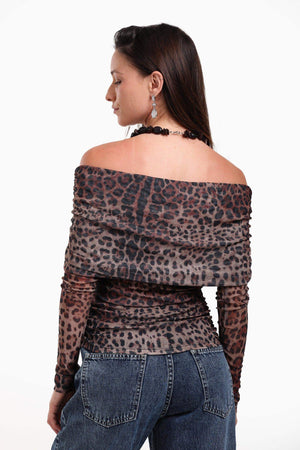بنقشة النمر Off-Shoulder توب