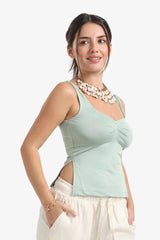 بلوزة بياقة دائرية على شكل قلب