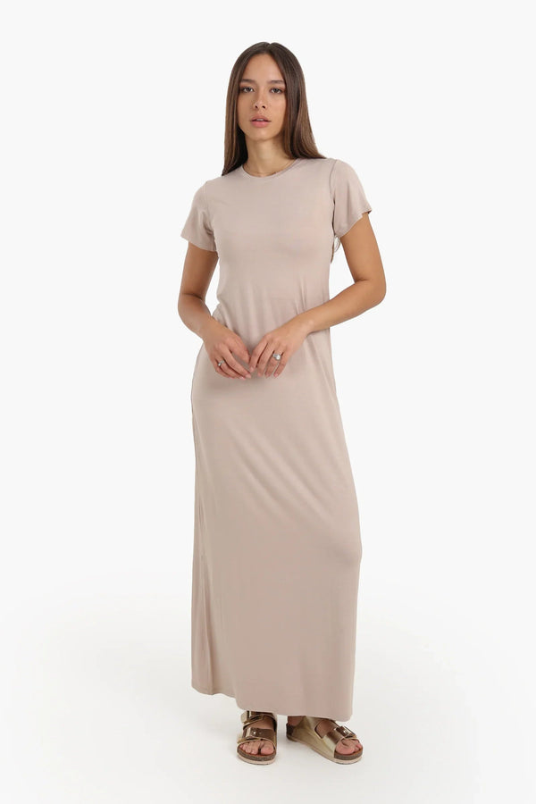 Long dress with short sleeves