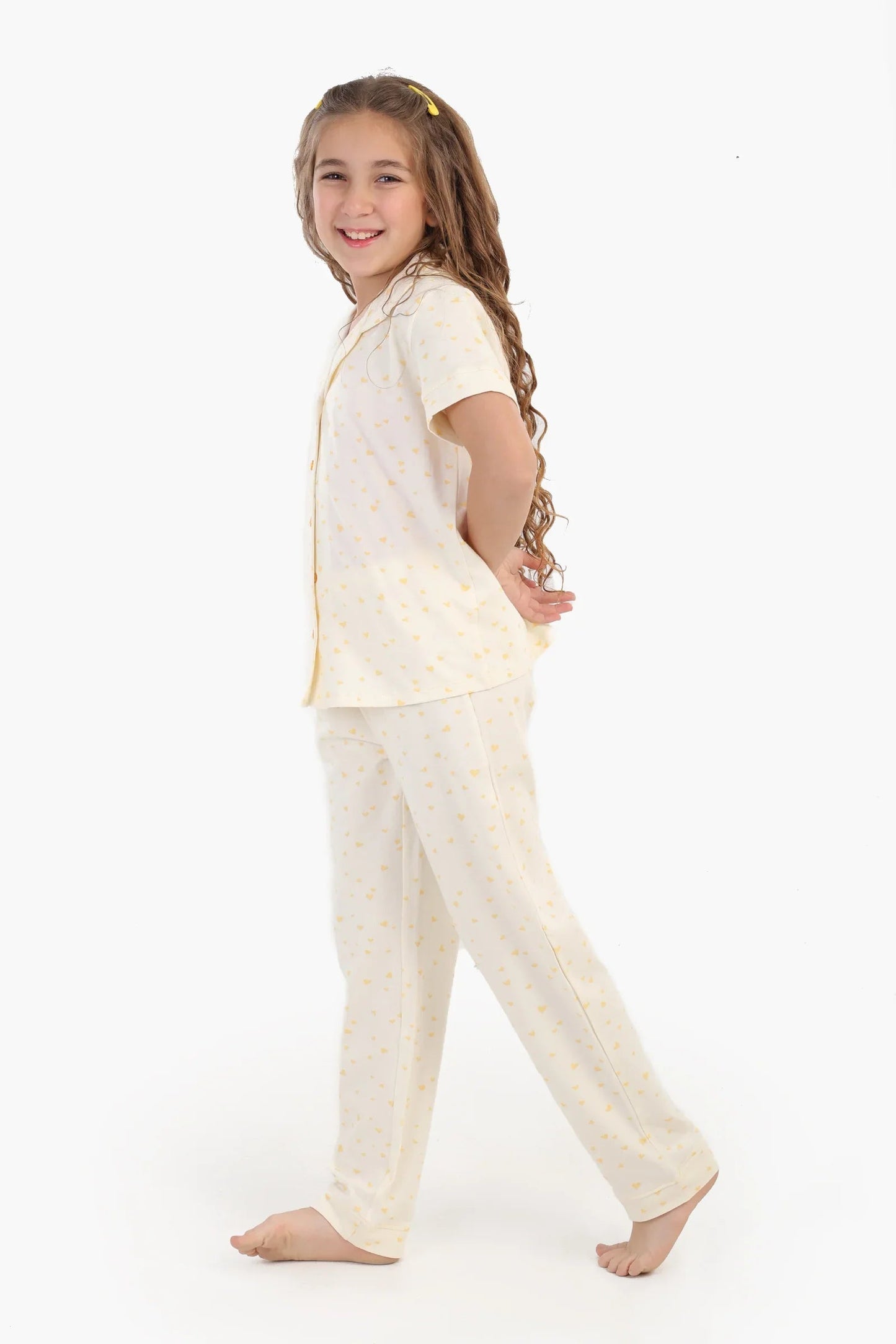 بيجامة صفراء بطبعة قلوب للبنات - Carinasaudi.com