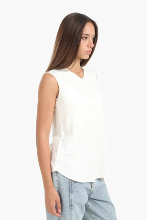 V-neck sleeveless T-shirt