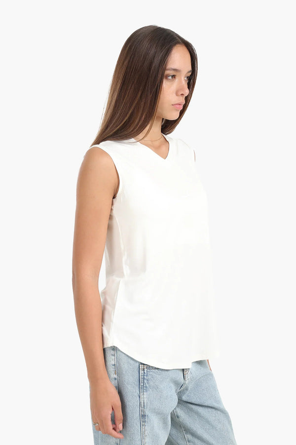 V-neck sleeveless T-shirt
