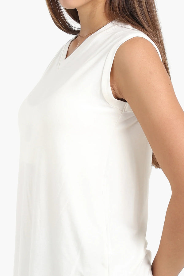 V-neck sleeveless T-shirt