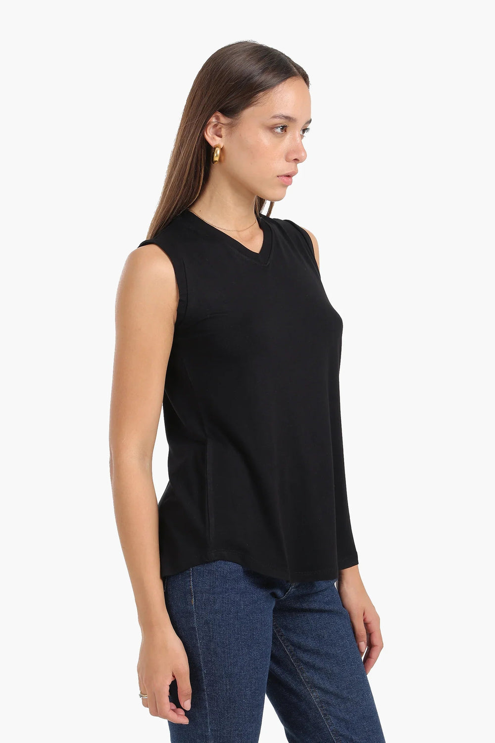 V-neck sleeveless T-shirt