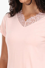 طقم بيجامة بحواف دانتيل