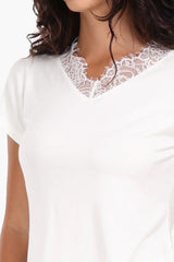 طقم بيجامة بحواف دانتيل