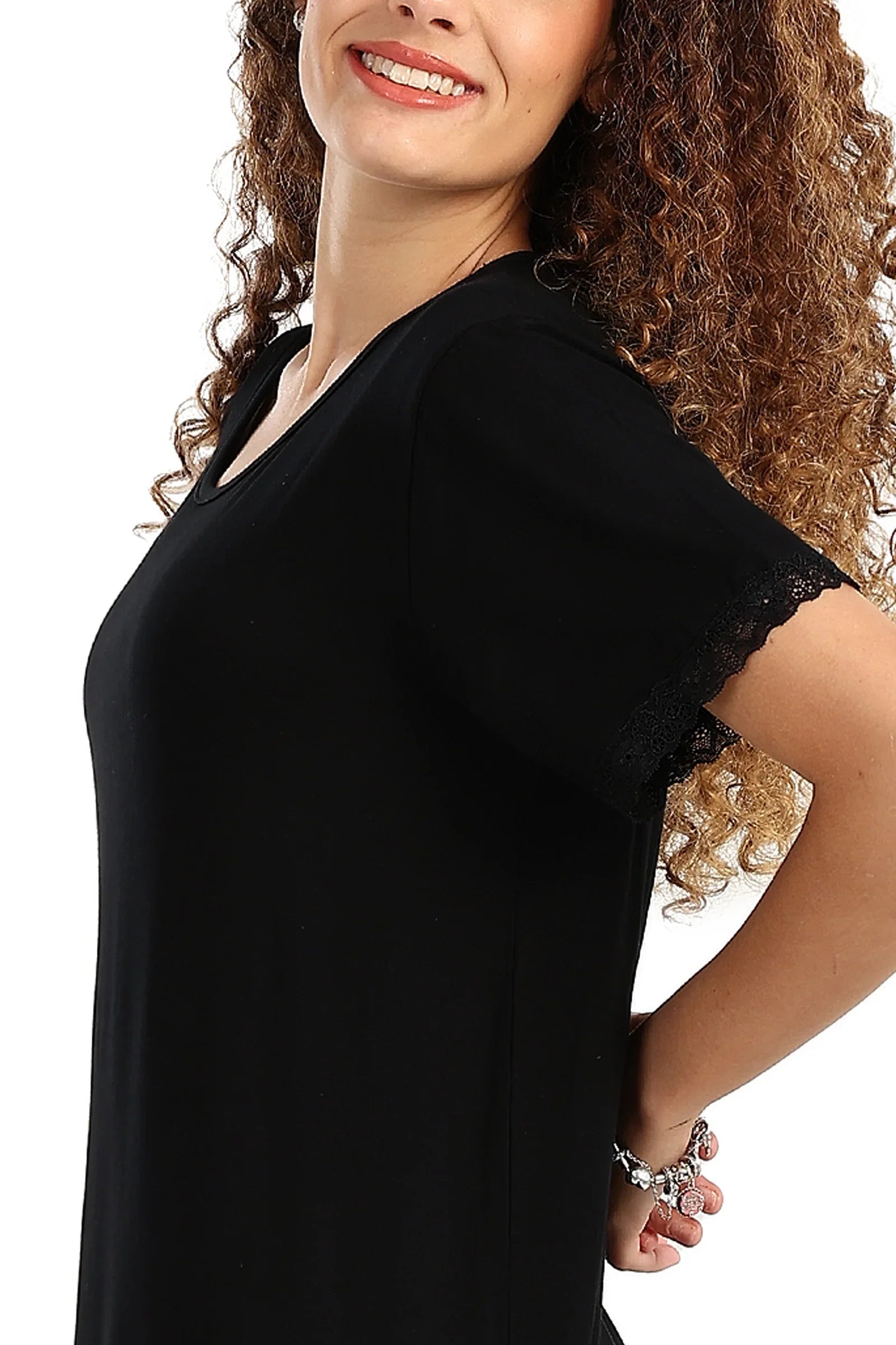 قميص نوم مزين بالدانتيل - Carinasaudi.com