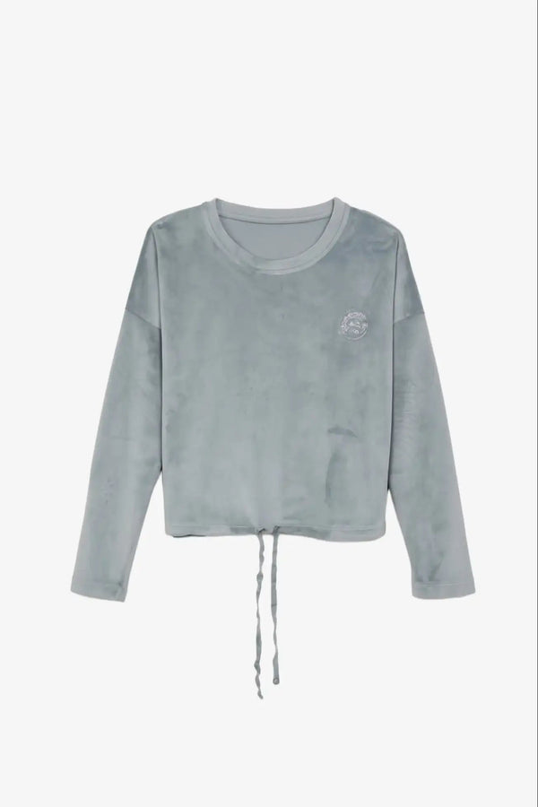 طقم بيجاما مطرز بشعار