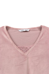 v طقم بيجامة برقبة على شكل حرف