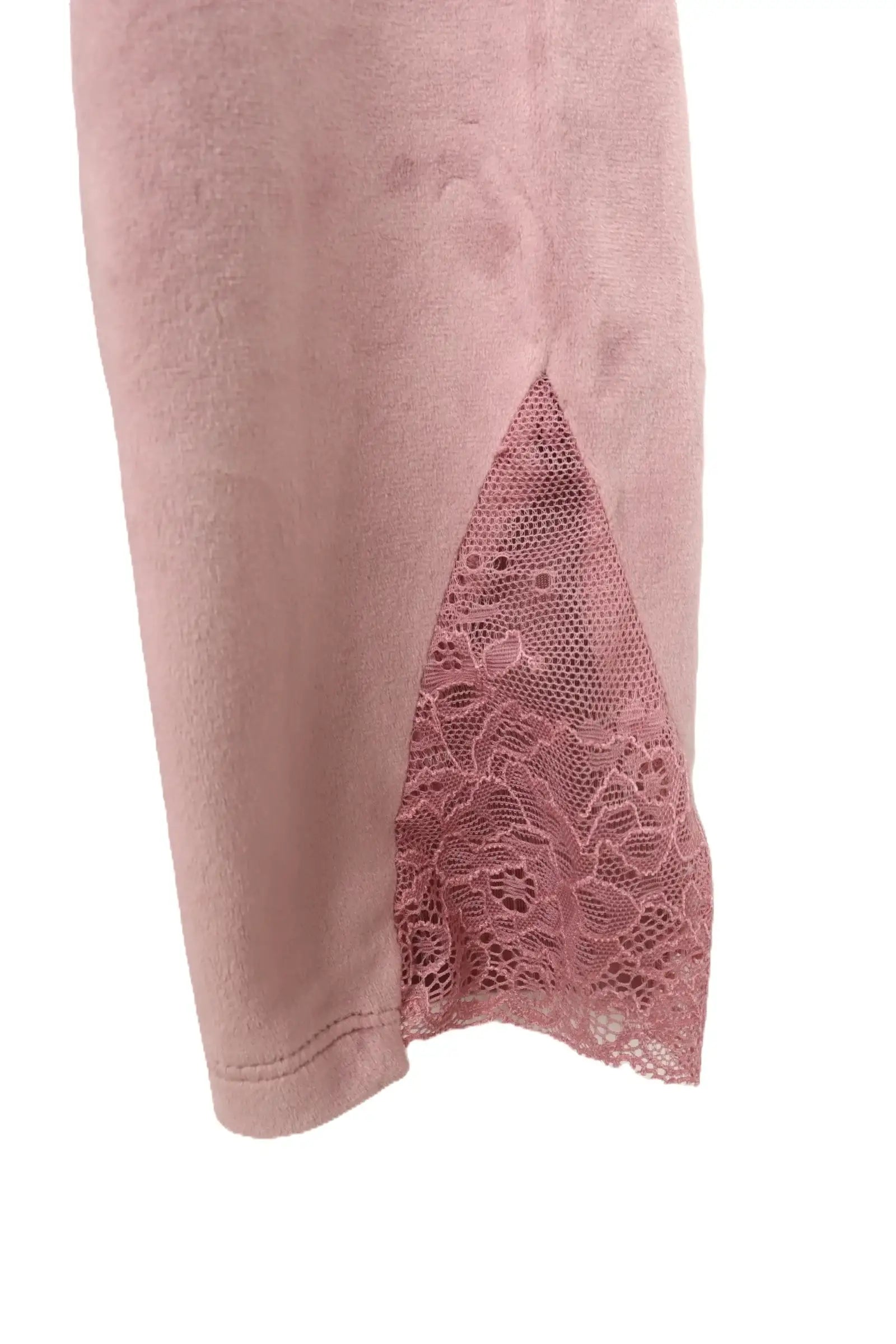 v طقم بيجامة برقبة على شكل حرف