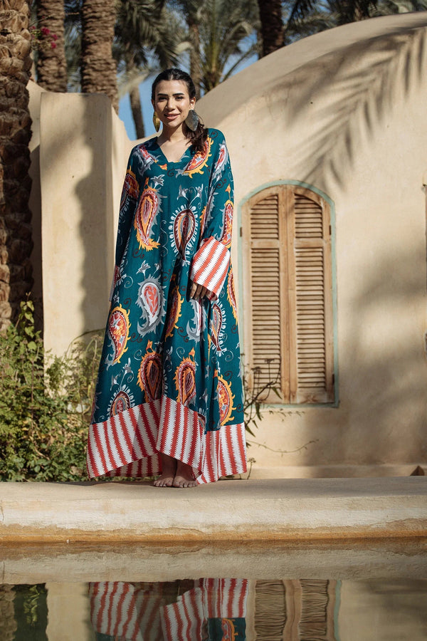 عباية فيسكوز بطبعة ملونة و بياقة V - Carinasaudi.com