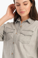 قميص جينز بجيوب امامية - Carinasaudi.com