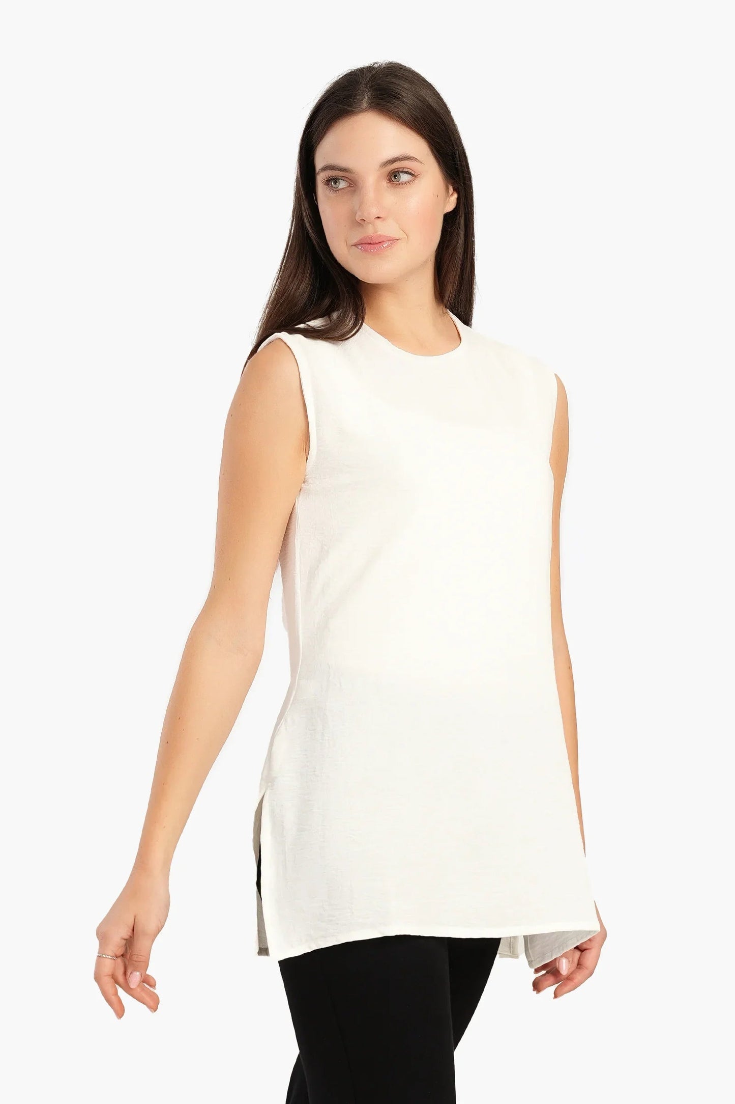 بلوزة طويلة بدون اكمام بفتحة جانبية - Carinasaudi.com