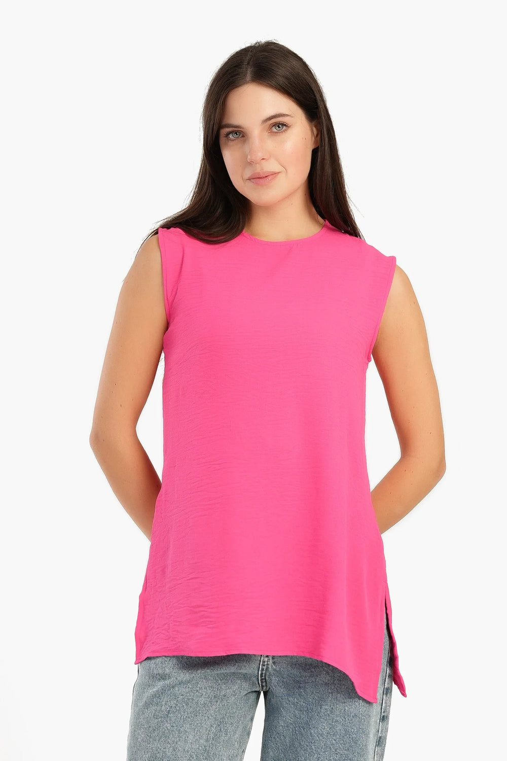 Long sleeveless blouse with side slit