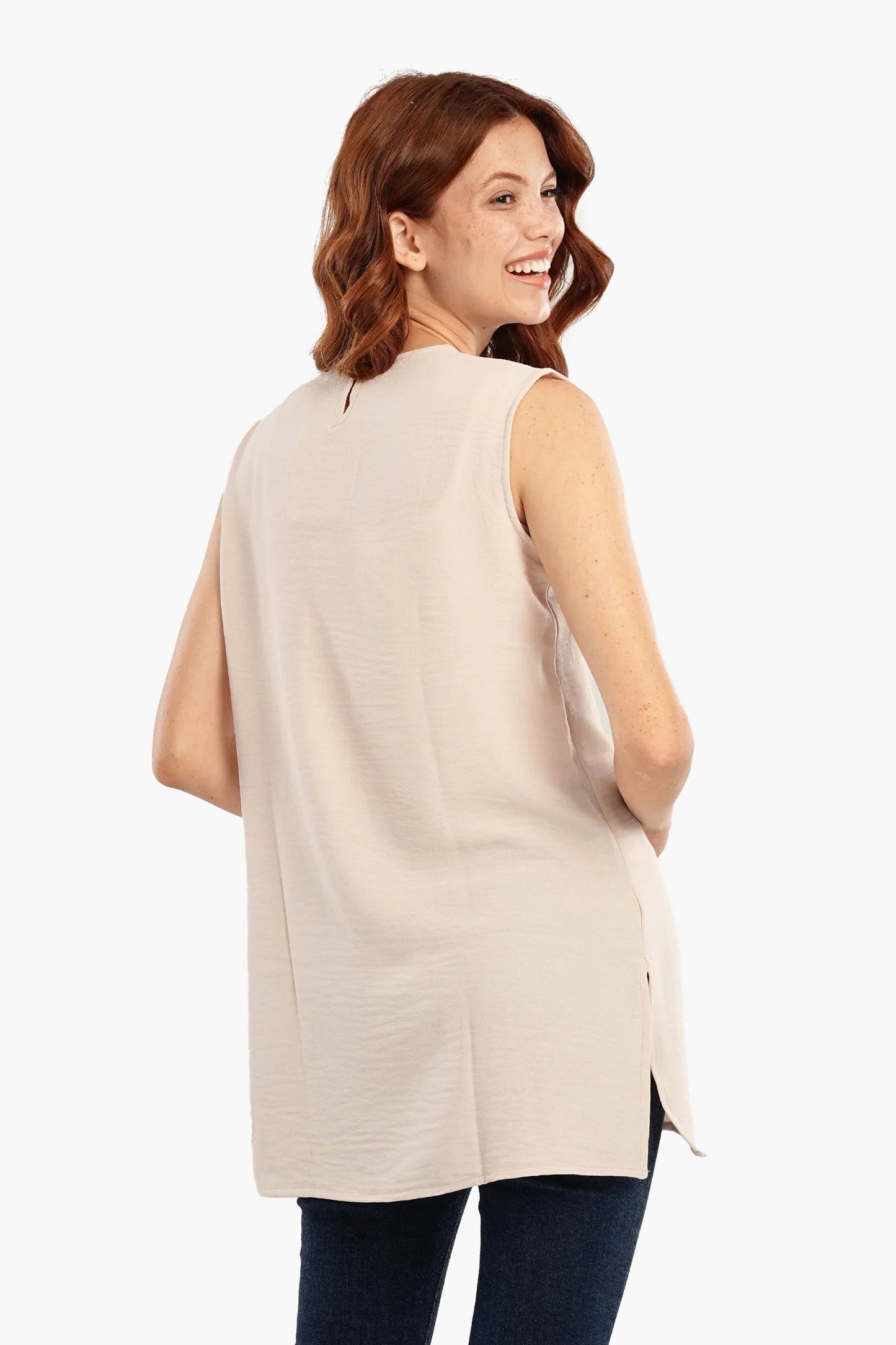 بلوزة طويلة بدون اكمام برقبة دائرية - Carinasaudi.com