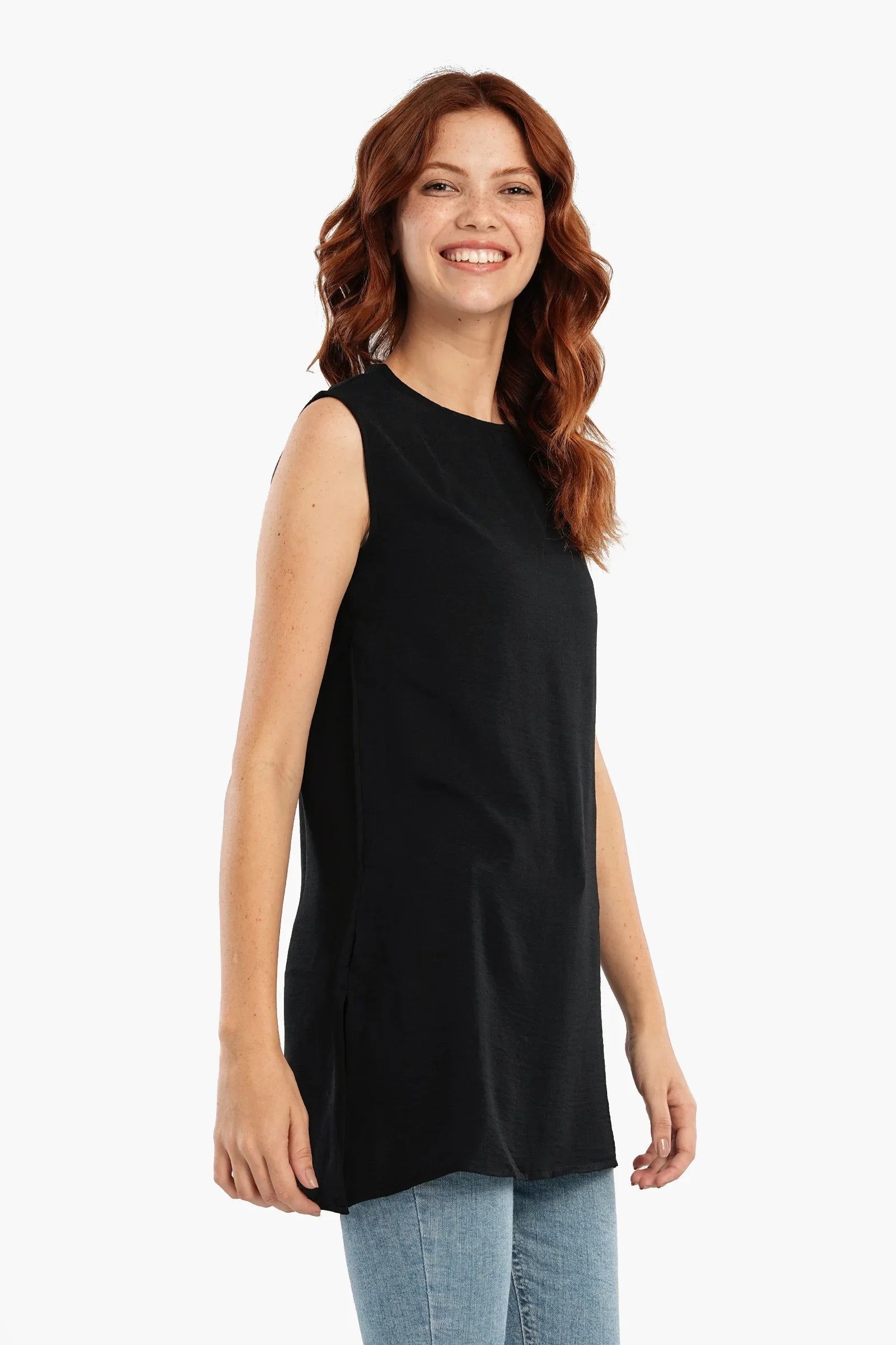 بلوزة طويلة بدون اكمام برقبة دائرية - Carinasaudi.com