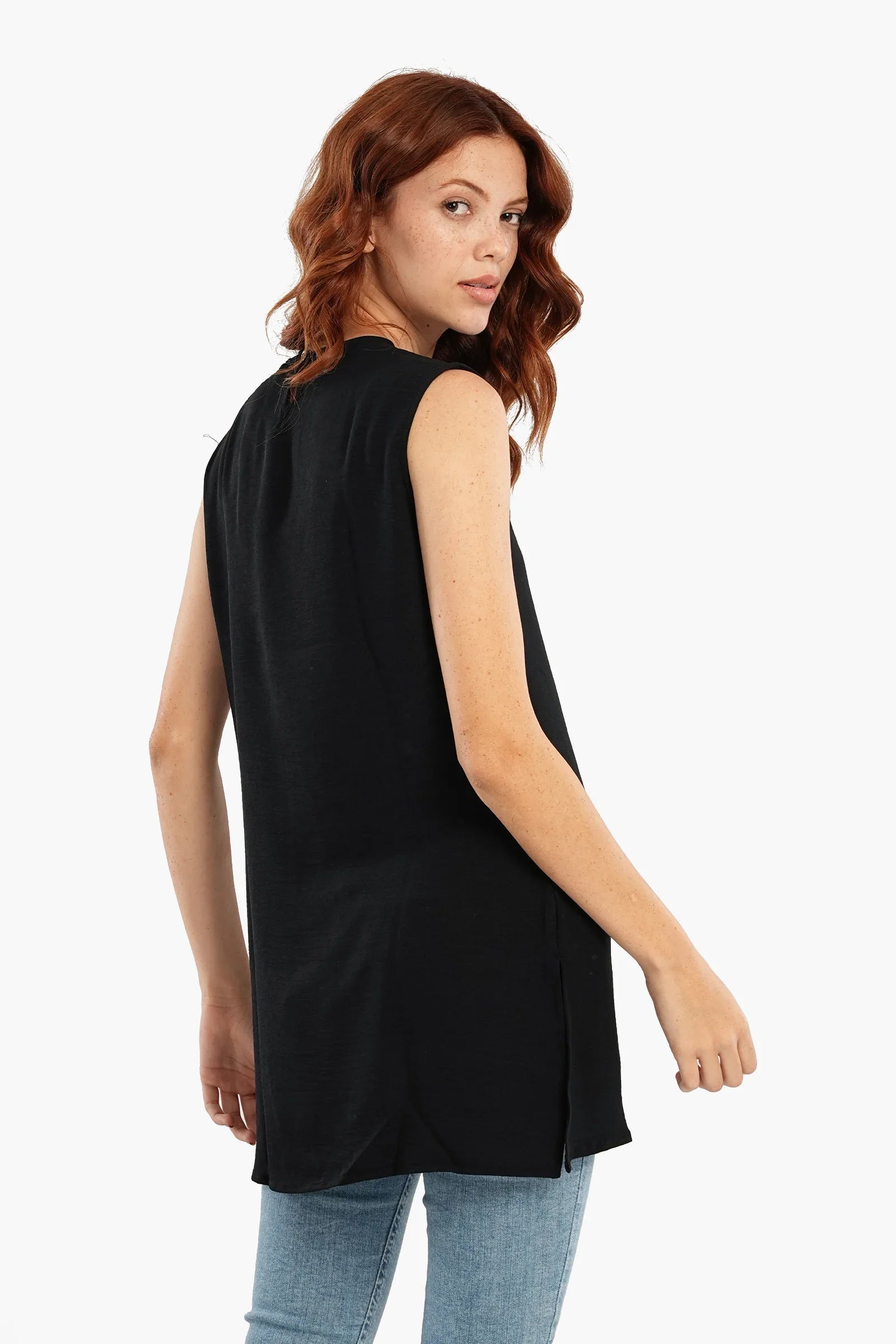 بلوزة طويلة بدون اكمام برقبة دائرية - Carinasaudi.com