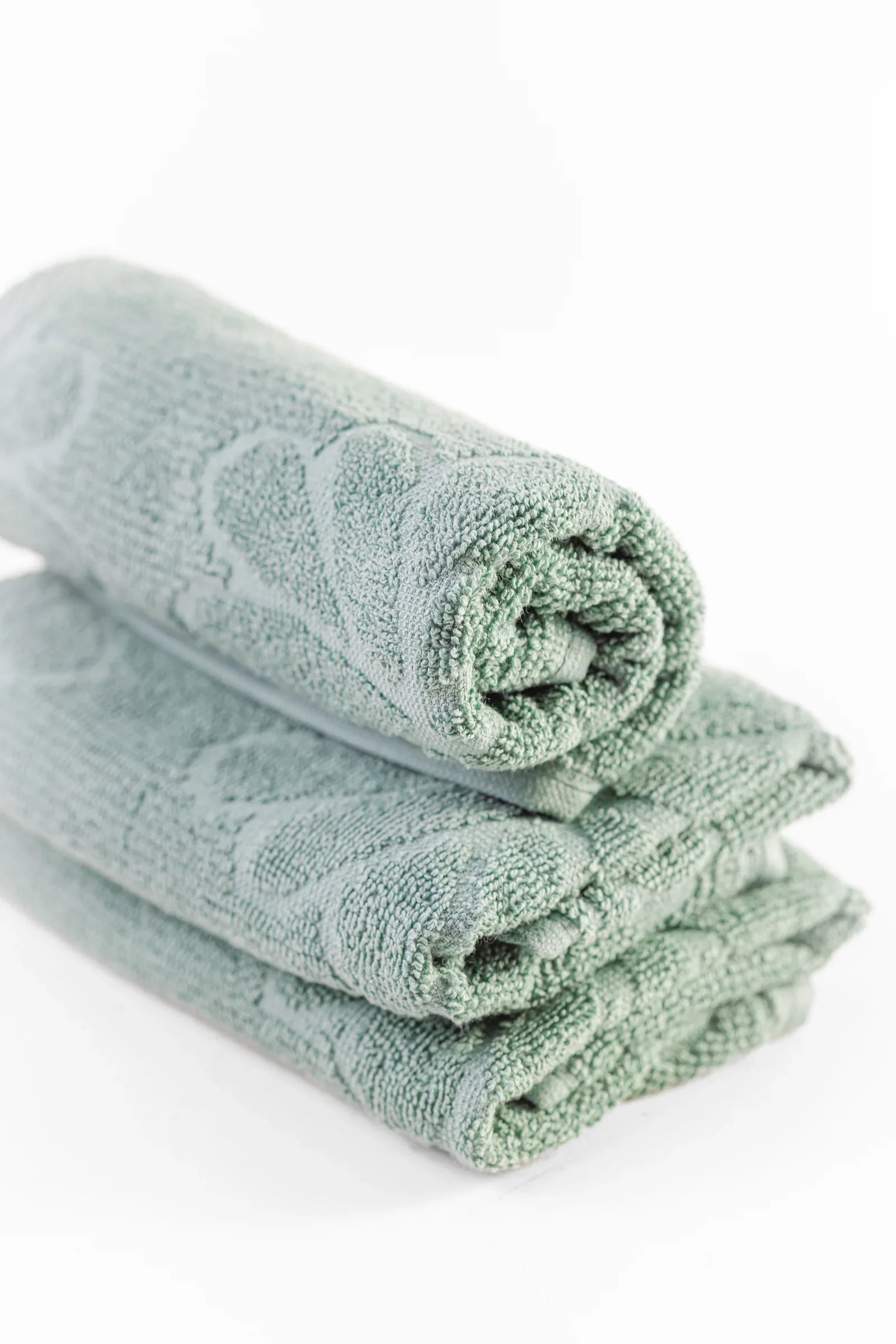 طقم مكون من ٣ مناشف مضلعة مزخرفة بالزهور - Carinasaudi.com