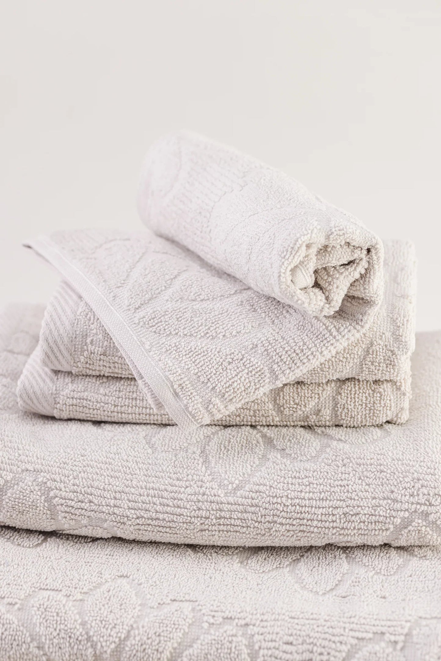 منشفة مضلعة مزخرفة بالزهور  160*90 سم - Carinasaudi.com