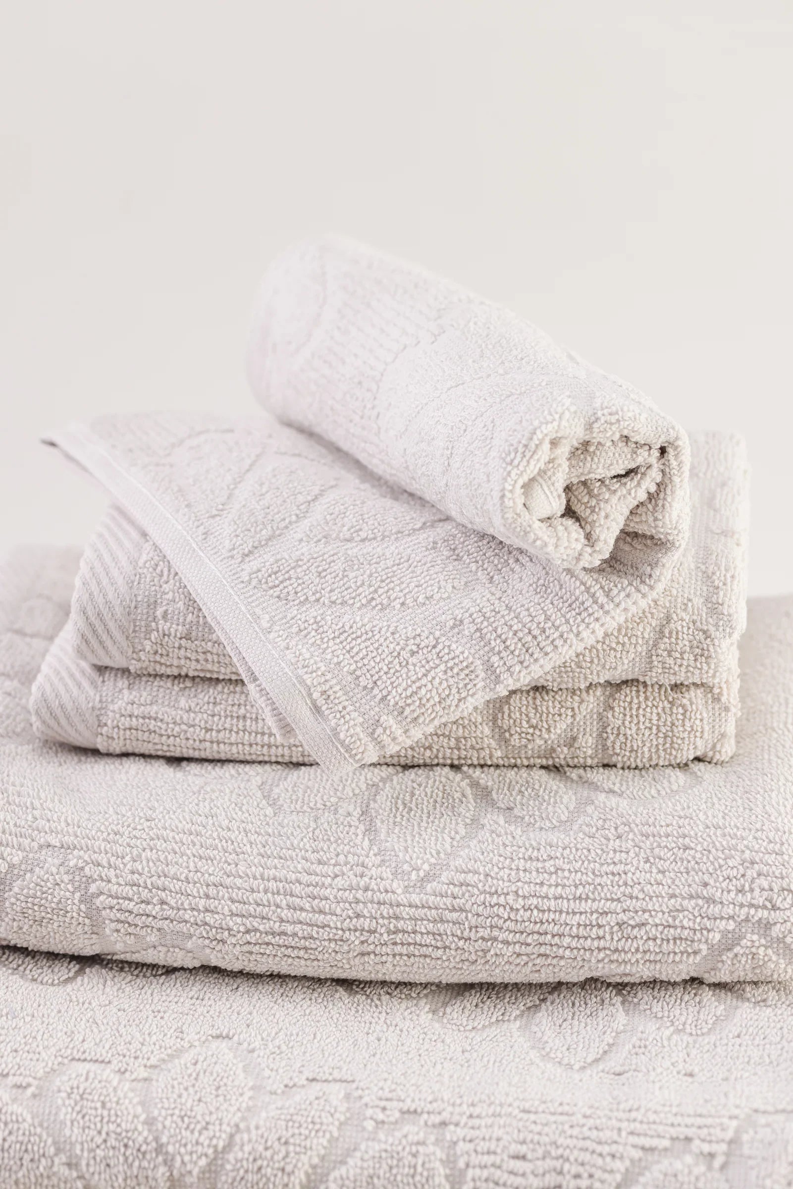 منشفة مضلعة مزخرفة بالزهور  160*90 سم - Carinasaudi.com