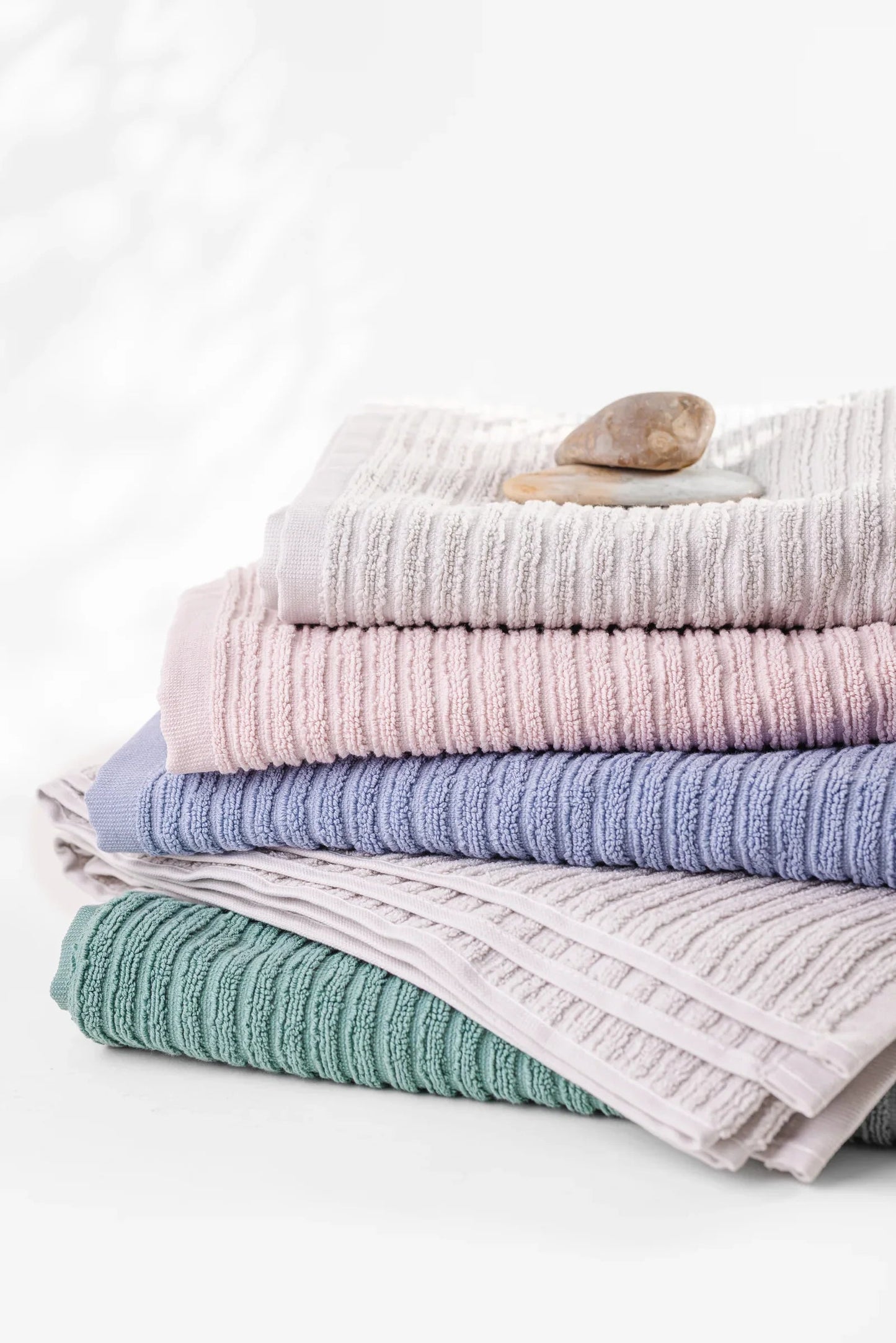 منشفة قطنية مطرزة  140*70 سم - Carinasaudi.com