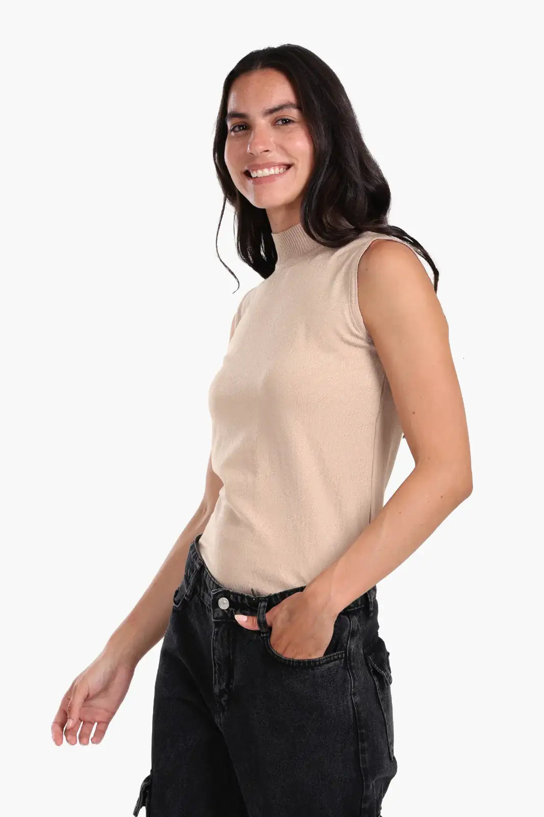 بلوفر بدون أكمام ورقبة عالية