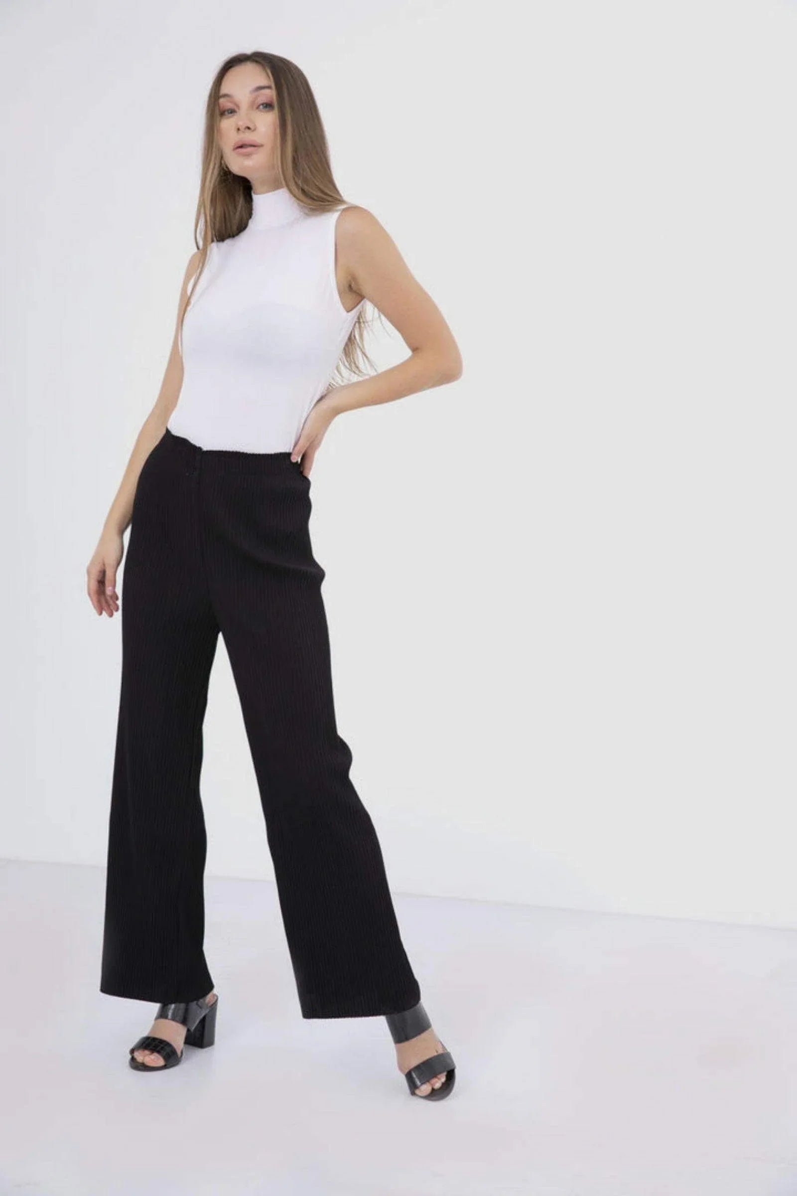 بلوزة بدون أكمام بياقة عالية - Carinasaudi.com