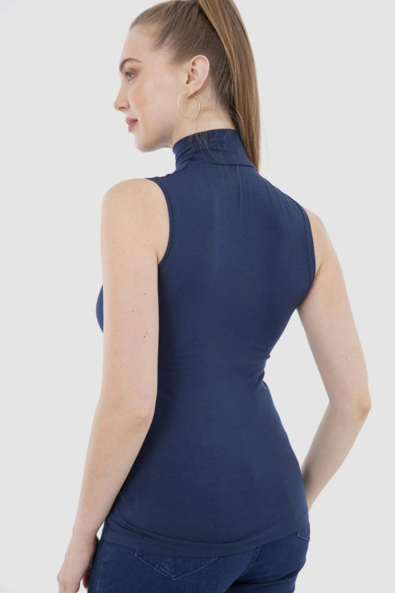 بلوزة بدون أكمام بياقة عالية - Carinasaudi.com