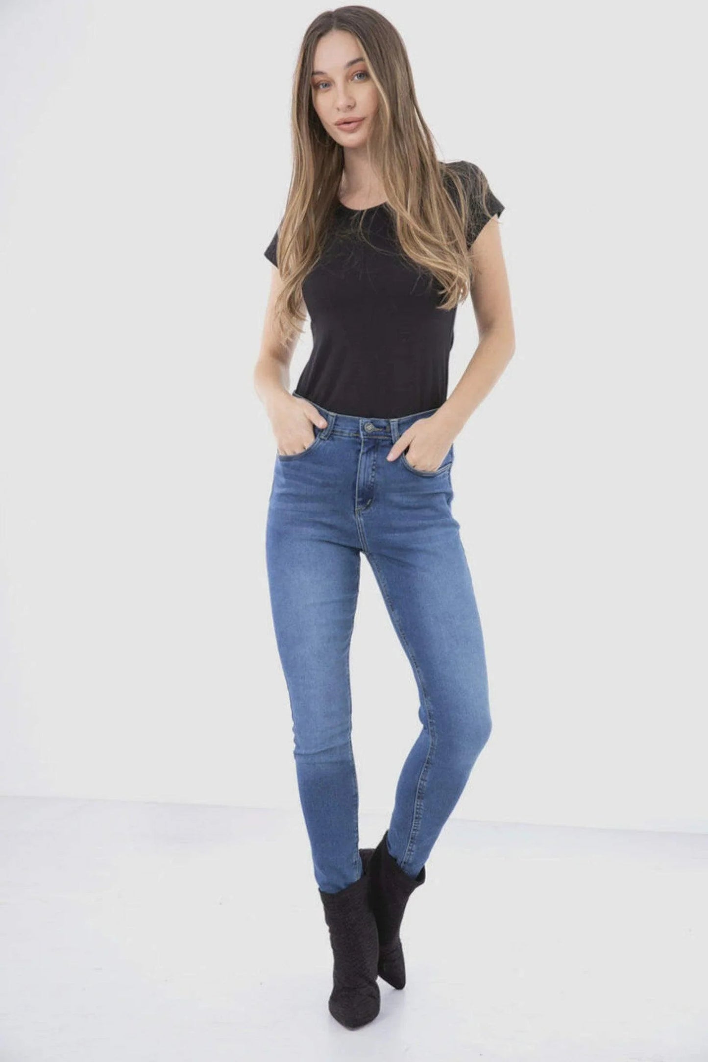 بلوزة سادة برقبة دائرية - Carinasaudi.com