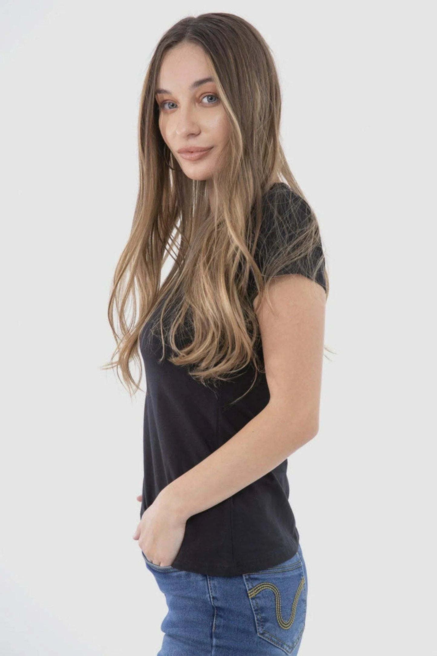 بلوزة سادة برقبة دائرية - Carinasaudi.com