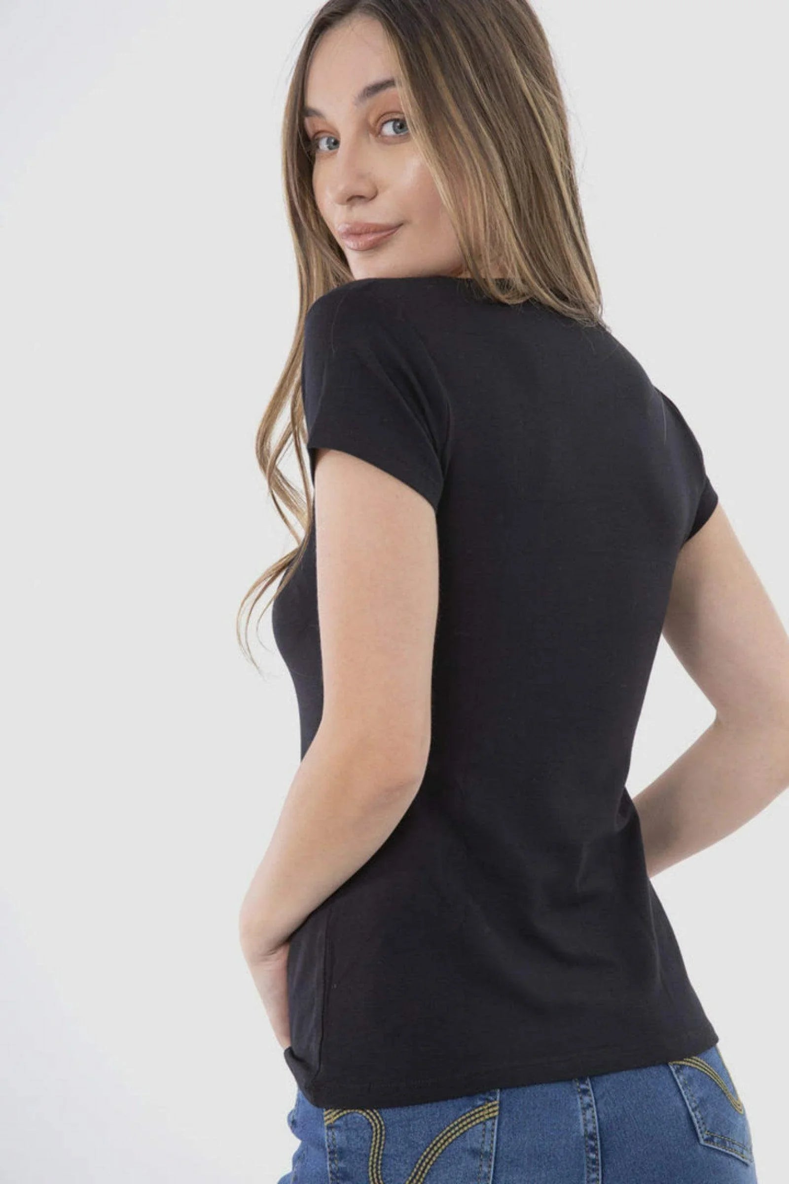 بلوزة سادة برقبة دائرية - Carinasaudi.com